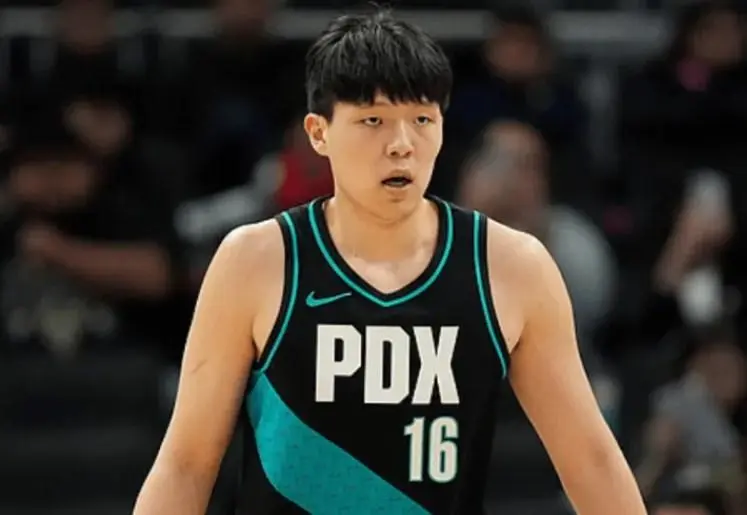 开云APP-杨瀚森G联赛半场出战15分钟，得到10分10篮板2助攻1盖帽